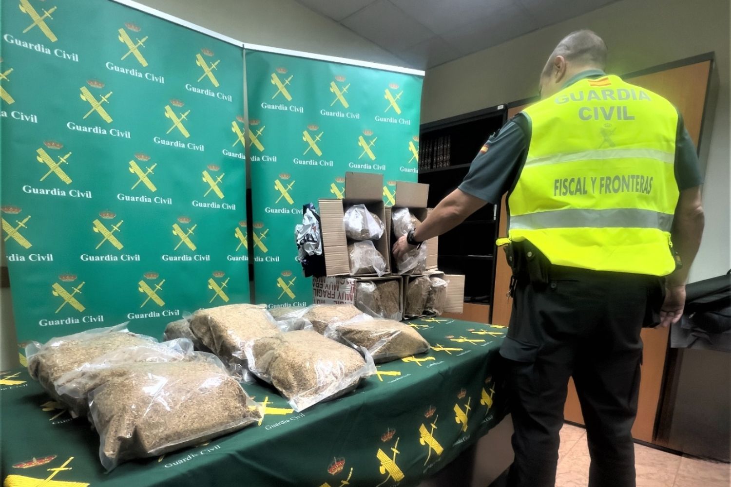 Incautan cerca de 20 kilos de picadura de tabaco ilegal enviada por paquetería en León