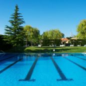Valverde de la Virgen calienta el verano con la apertura de piscinas y grandes excursiones a la Warner, Aquópolis y el Sella