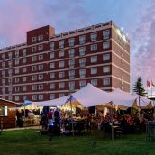 Una noche de risas y gastronomía: La propuesta del Hotel ARVA Santiago de León para despedir agosto