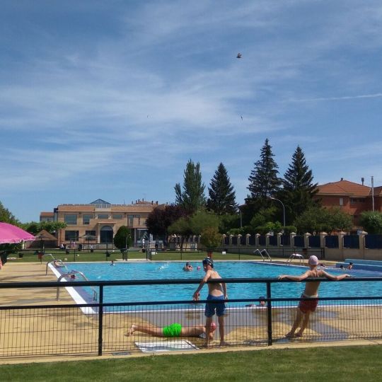 Santa María del Páramo activa el ‘modo verano’ con la apertura de sus piscinas municipales