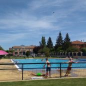 Santa María del Páramo activa el ‘modo verano’ con la apertura de sus piscinas municipales