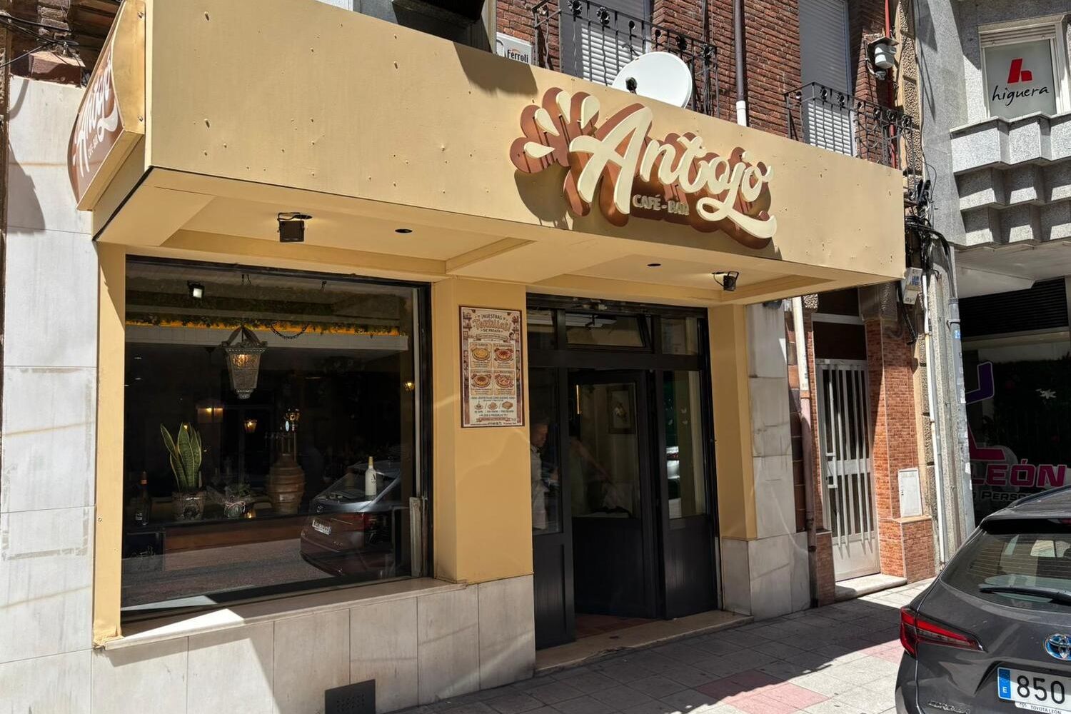 El nuevo bar Antojo de León debuta con una experiencia gastronómica de cinco bocados