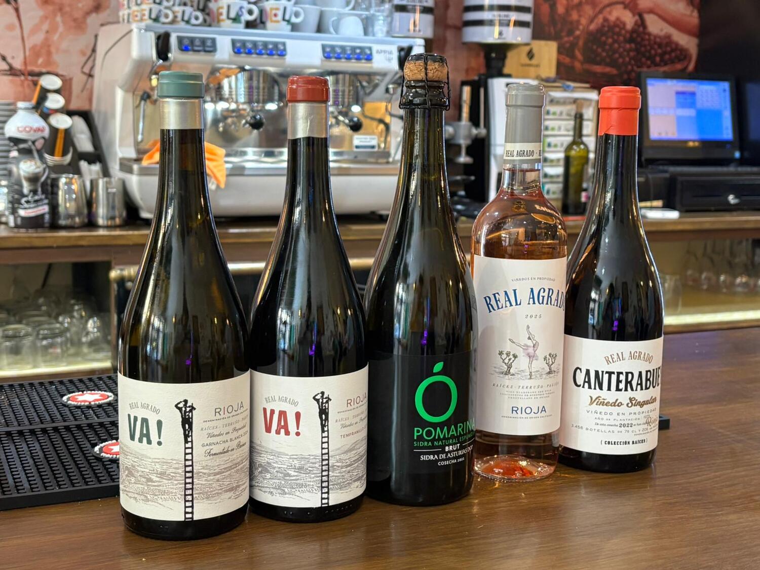Vinos ofrecidos en el Bar Antojo de León durante la experiencia gastronómica celebrada el viernes pasado