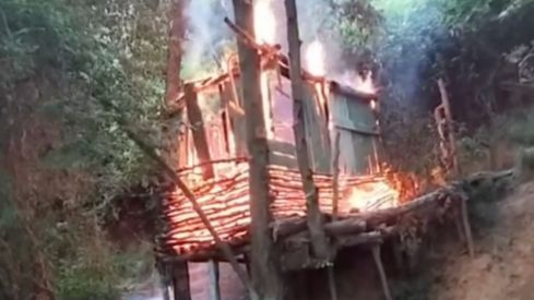 Un incendio reduce a cenizas 'La Casita de los Deseos' de La Candamia en León Un incendio reduce a cenizas 'La Casita de los Deseos' de La Candamia en León