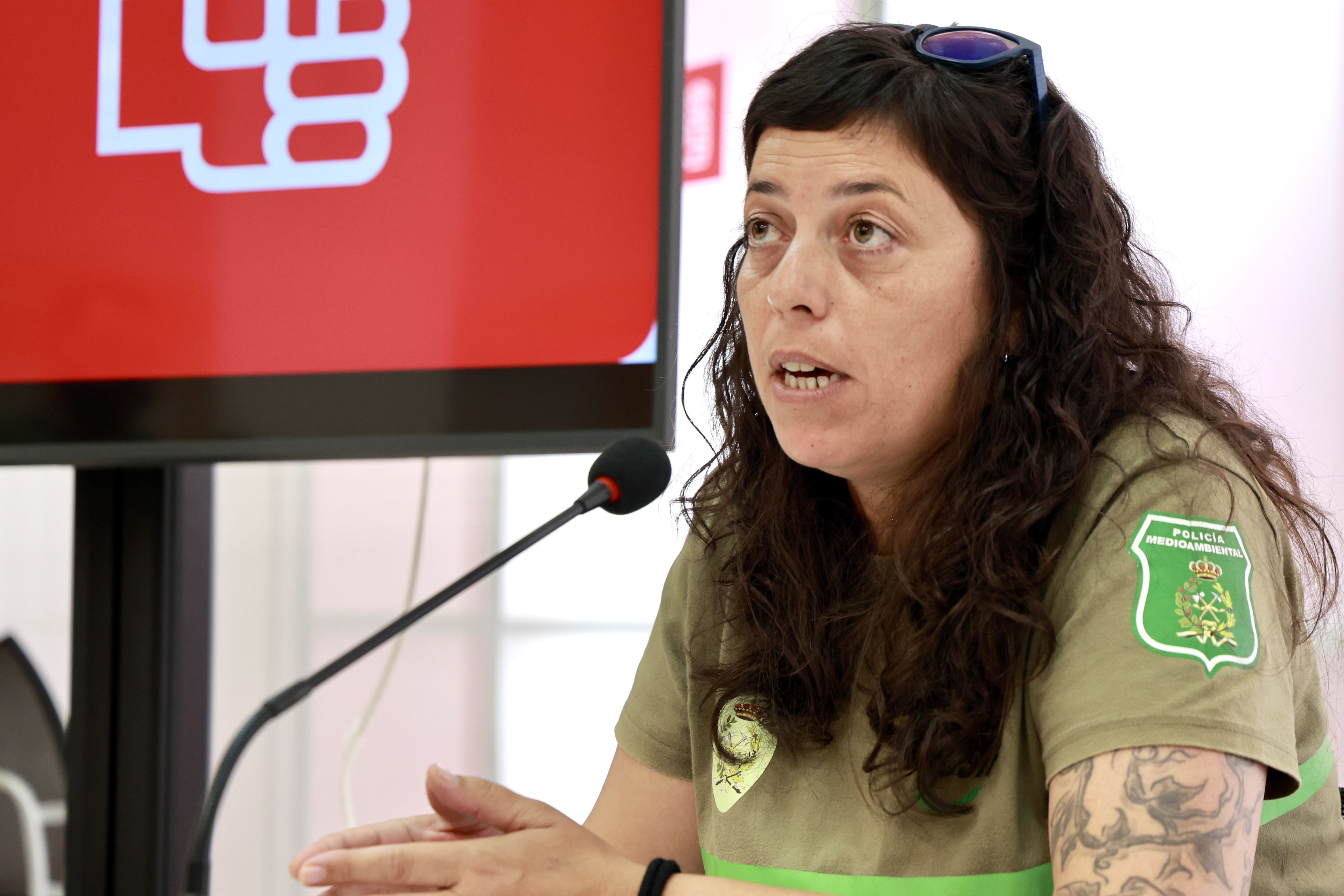 La vicesecretaria general del PSCyL se reúne con representantes de bomberos forestales | Carlos S. Campillo / ICAL