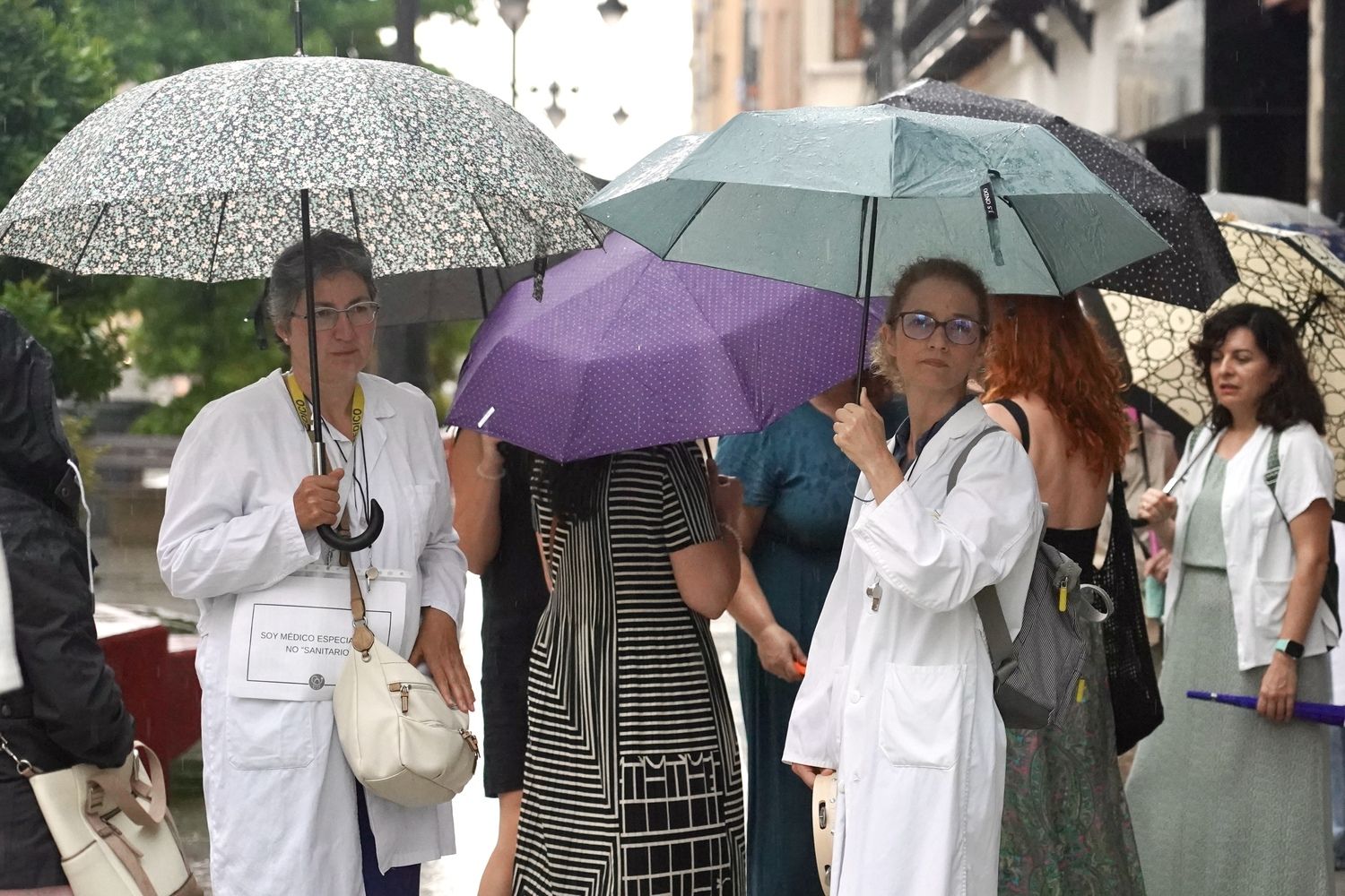 La Delegación Provincial de León de la Asociación Médicos Unidos por sus Derechos protagoniza una manifestación para exigir un estatuto propio | Carlos S. Campillo / ICAL La Delegación Provincial de León de la Asociación Médicos Unidos por sus Derechos protagoniza una manifestación para exigir un estatuto propio | Carlos S. Campillo / ICAL