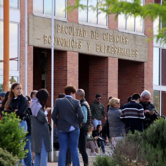 Cerca de 2.500 opositores buscan plaza docente en la provincia de León Cerca de 2.500 opositores buscan plaza docente en la provincia de León