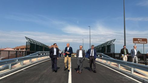 León estrena el nuevo paso superior de Trobajo del Cerecedo tras una inversión de 3,5 millones