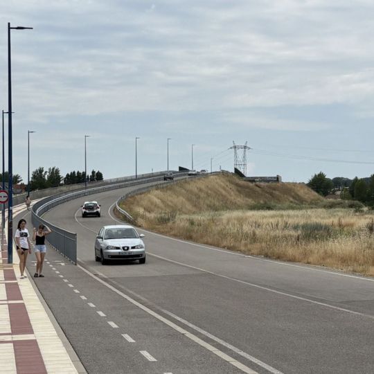 El vial de San Juan de Dios abre al tráfico tras cinco años de espera en San Andrés del Rabanedo El vial de San Juan de Dios abre al tráfico tras cinco años de espera en San Andrés del Rabanedo