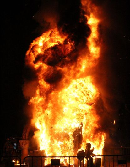 La reina Urraca I ilumina la Noche de San Juan en León | José Martín La reina Urraca I ilumina la Noche de San Juan en León | José Martín