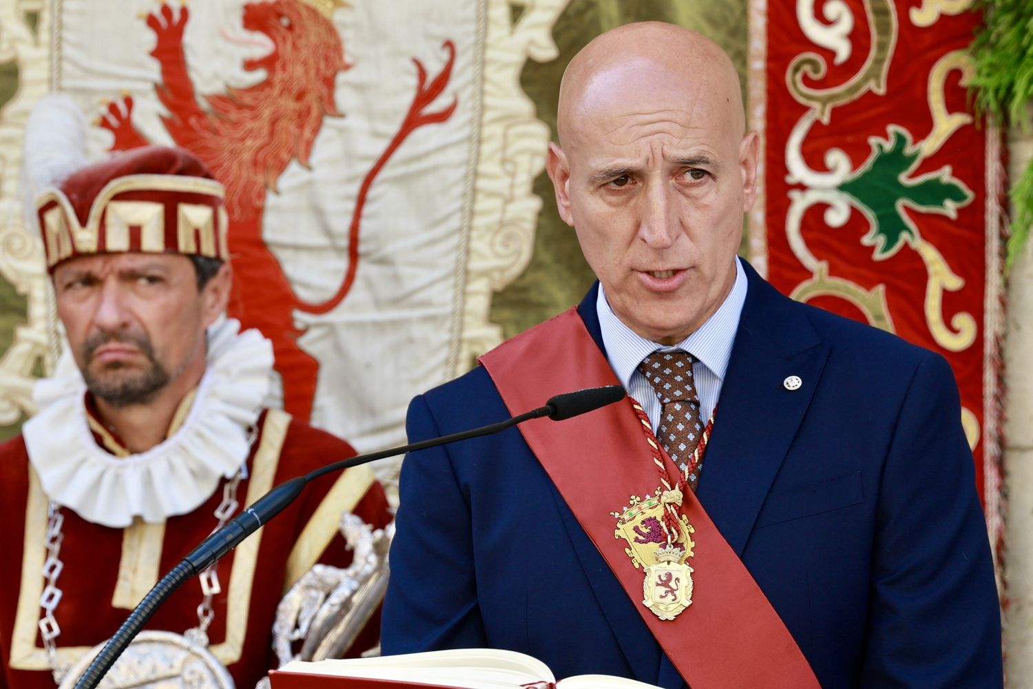 José Antonio Diez, alcalde de León, en la misa de San Juan en León | Carlos S. Campillo / ICAL José Antonio Diez, alcalde de León, en la misa de San Juan en León | Carlos S. Campillo / ICAL