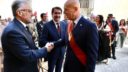 José Antonio Diez, alcalde de León y Carlos Pollan, vicepresidente de la Junta, en la misa de San Juan en León | Carlos S. Campillo / ICAL José Antonio Diez, alcalde de León y Carlos Pollan, vicepresidente de la Junta, en la misa de San Juan en León | Carlos S. Campillo / ICAL