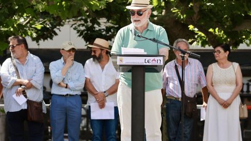 El presidente de la Asociación de Amigos de los Decreta, Juan Pedro Aparicio, durante la celebración de una lectura pública del texto de 1188 | Carlos S. Campillo / ICAL