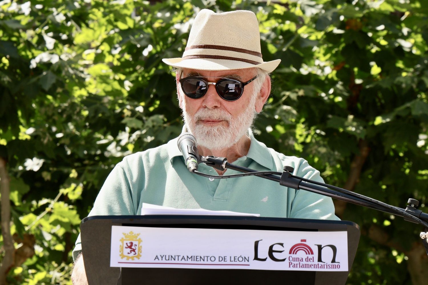 El presidente de la Asociación de Amigos de los Decreta, Juan Pedro Aparicio, durante la celebración de una lectura pública del texto de 1188 | Carlos S. Campillo / ICAL El presidente de la Asociación de Amigos de los Decreta, Juan Pedro Aparicio, durante la celebración de una lectura pública del texto de 1188 | Carlos S. Campillo / ICAL