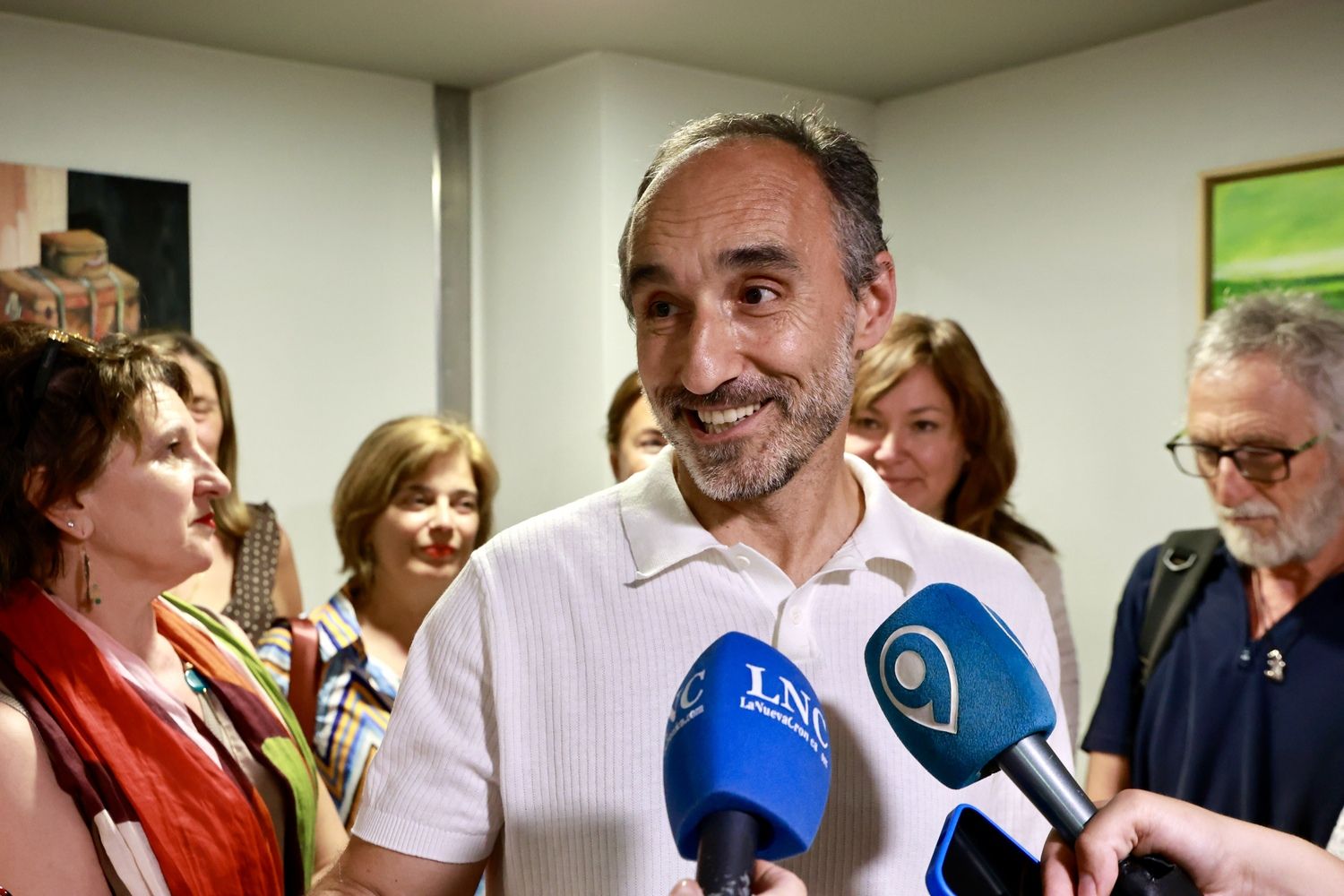 El hospital de día Oncohematológico del Complejo Asistencial Universitario de León presenta el proyecto ‘Pinceladas de vida’ | Carlos S. Campillo / ICAL 