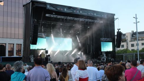León responde a los suyos: Café Quijano arrasa en el concierto de las fiestas de San Juan | José Martín
