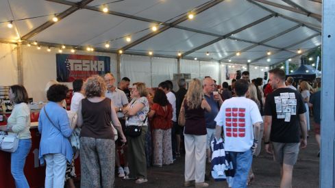 León responde a los suyos: Café Quijano arrasa en el concierto de las fiestas de San Juan | José Martín