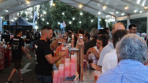 León responde a los suyos: Café Quijano arrasa en el concierto de las fiestas de San Juan | José Martín