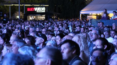 León responde a los suyos: Café Quijano arrasa en el concierto de las fiestas de San Juan | José Martín