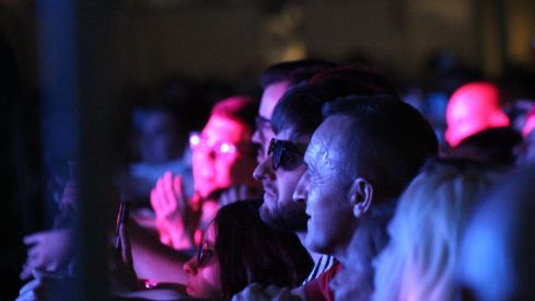 León responde a los suyos: Café Quijano arrasa en el concierto de las fiestas de San Juan | José Martín