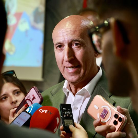 Diez describe como “bastante tranquilo” un Comité Federal del PSOE en el que “se cerraron bastante las filas” | Carlos S. Campillo / ICAL Diez describe como “bastante tranquilo” un Comité Federal del PSOE en el que “se cerraron bastante las filas” | Carlos S. Campillo / ICAL