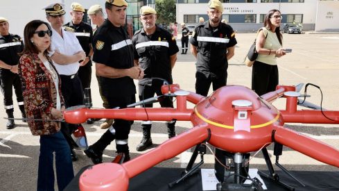 La ministra de Defensa, Margarita Robles, visita el Quinto Batallón de Intervención en Emergencias y la Unidad de Drones de la Unidad Militar de Emergencias | Carlos S. Campillo / ICAL