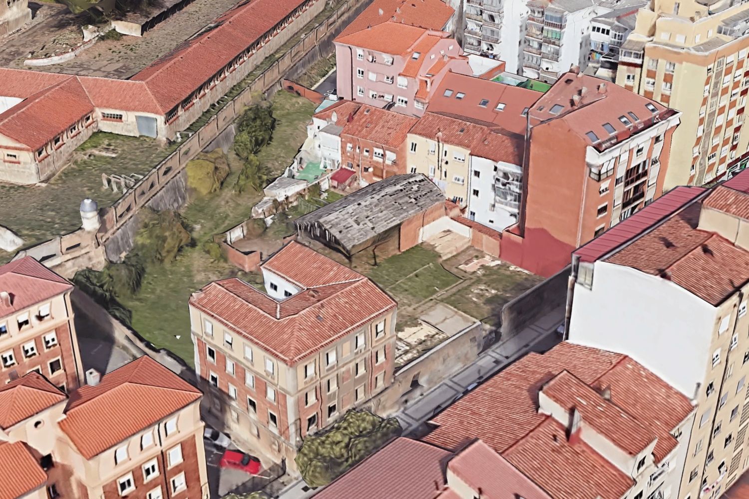 Parcela de León que sale a subasta y en la que se habían anunciado 60 viviendas | Google Earth Parcela de León que sale a subasta y en la que se habían anunciado 60 viviendas | Google Earth
