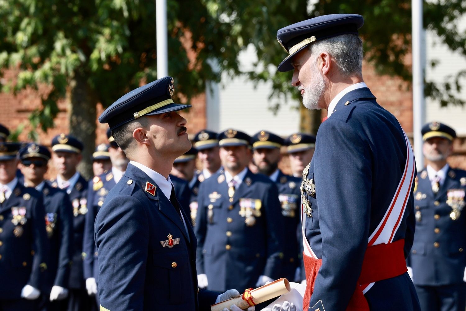Acto de entrega de los Reales Despachos de Sargento a la XXXIV promoción de la Academia Básica del Aire y del Espacio, que está presidido por el rey Felipe VI | Carlos S. Campillo / ICAL Acto de entrega de los Reales Despachos de Sargento a la XXXIV promoción de la Academia Básica del Aire y del Espacio, que está presidido por el rey Felipe VI | Carlos S. Campillo / ICAL