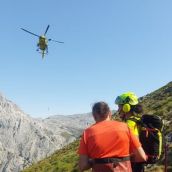Rescatan a un montañero indispuesto en la Ruta del Cares cerca de Caín