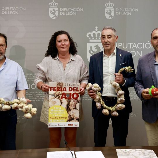 Veguellina de Órbigo celebra su XXXV Feria Agroganadera y del Ajo con 170 expositores | Carlos S. Campillo / ICAL