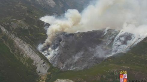 Asciende a Nivel 1 el incendio presuntamente intencionado de Canseco (León) por la dificultad para estabilizarlo | JCyL Asciende a Nivel 1 el incendio presuntamente intencionado de Canseco (León) por la dificultad para estabilizarlo | JCyL