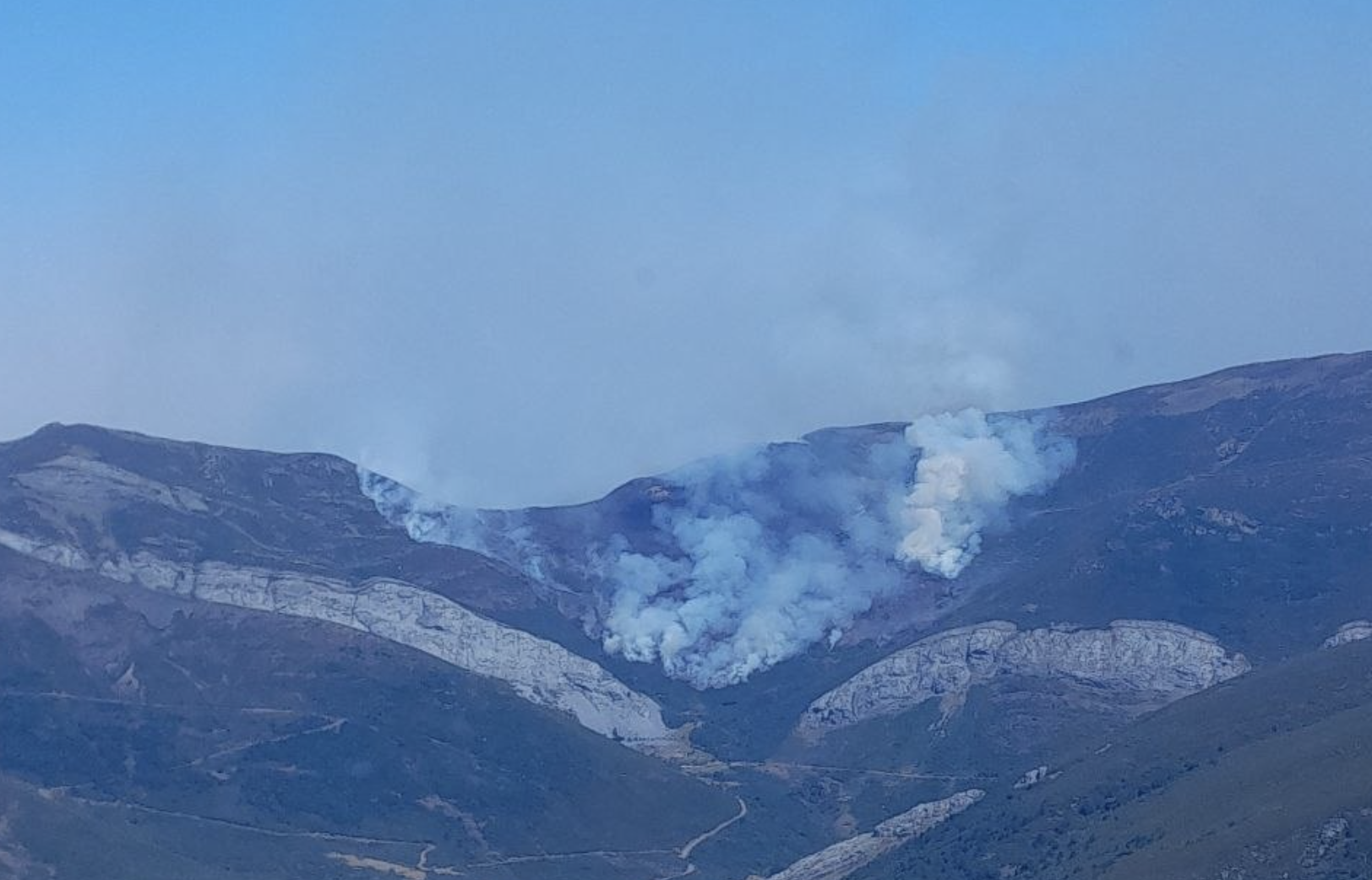 Incendio forestal en Canseco, Cármenes (León) | JCyL Incendio forestal en Canseco, Cármenes (León) | JCyL