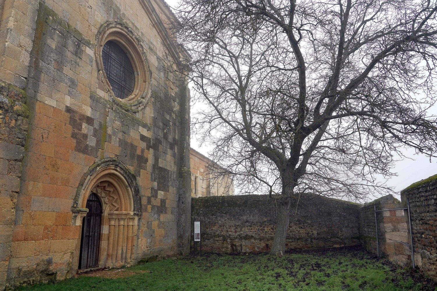 Monasterio de Santa María de Sandoval en Mansilla Mayor | Miriam Chacón / ICAL