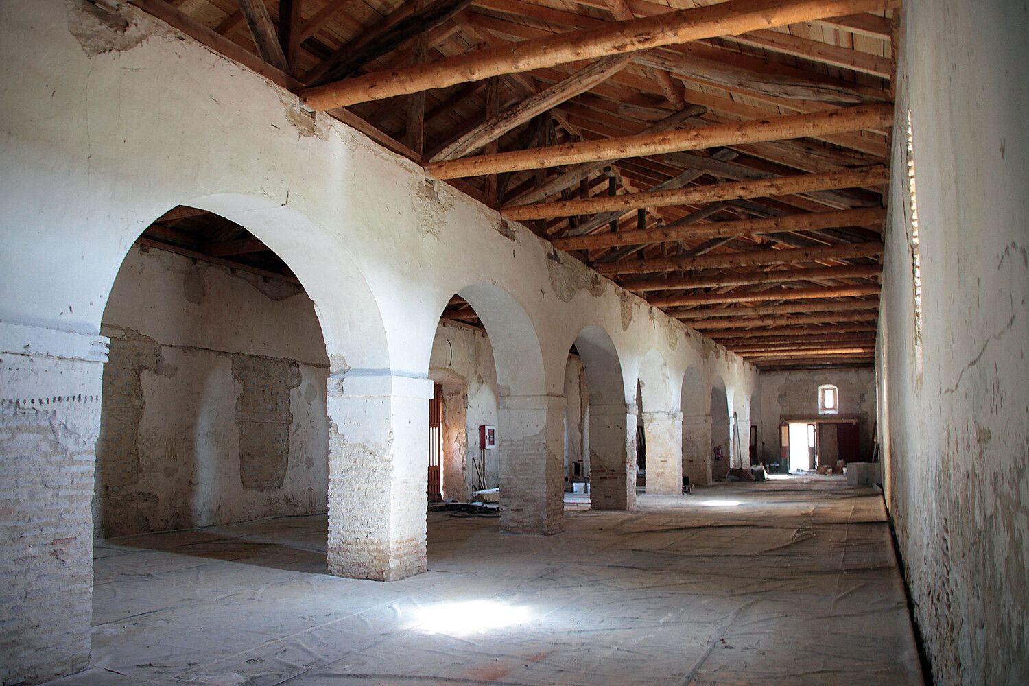 Obras de restauración en el edificio de la Panera del Monasterio de Santa María de Sandoval | Peio García / ICAL