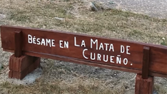 Nuevo banco en La Mata de Curueño (León) | Foto: Página de Facebook 'La Mata de Curueño, León'
