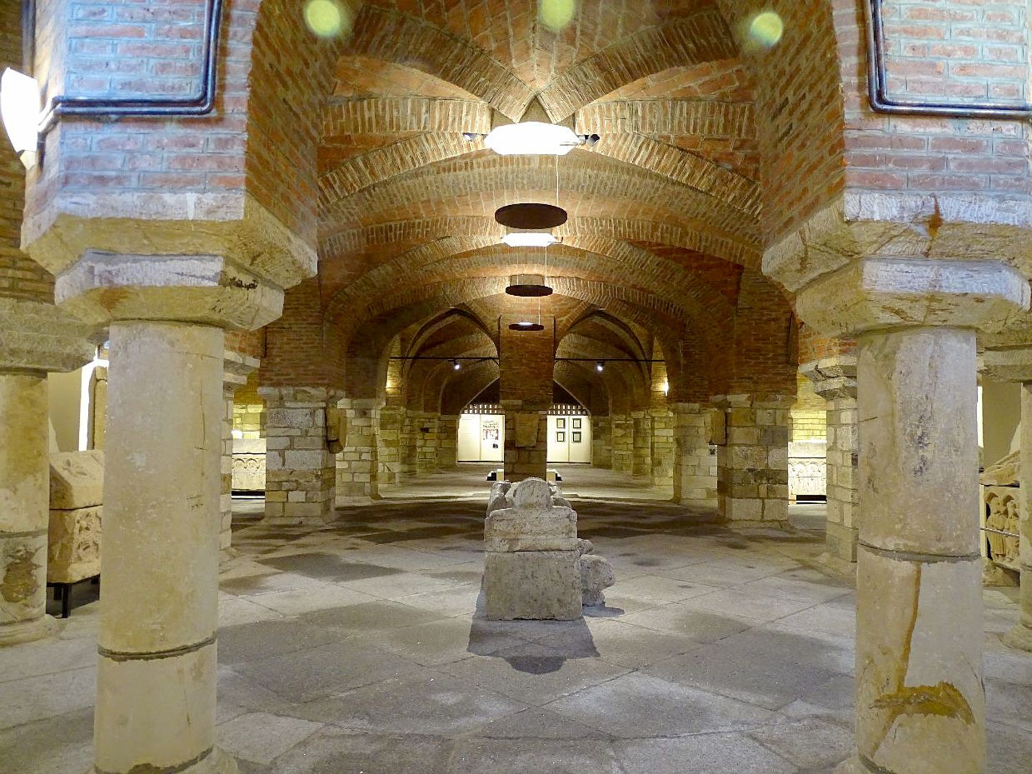 Sótano del Palacio Episcopal de Astorga, diseñado por Antoni Gaudí | ICAL