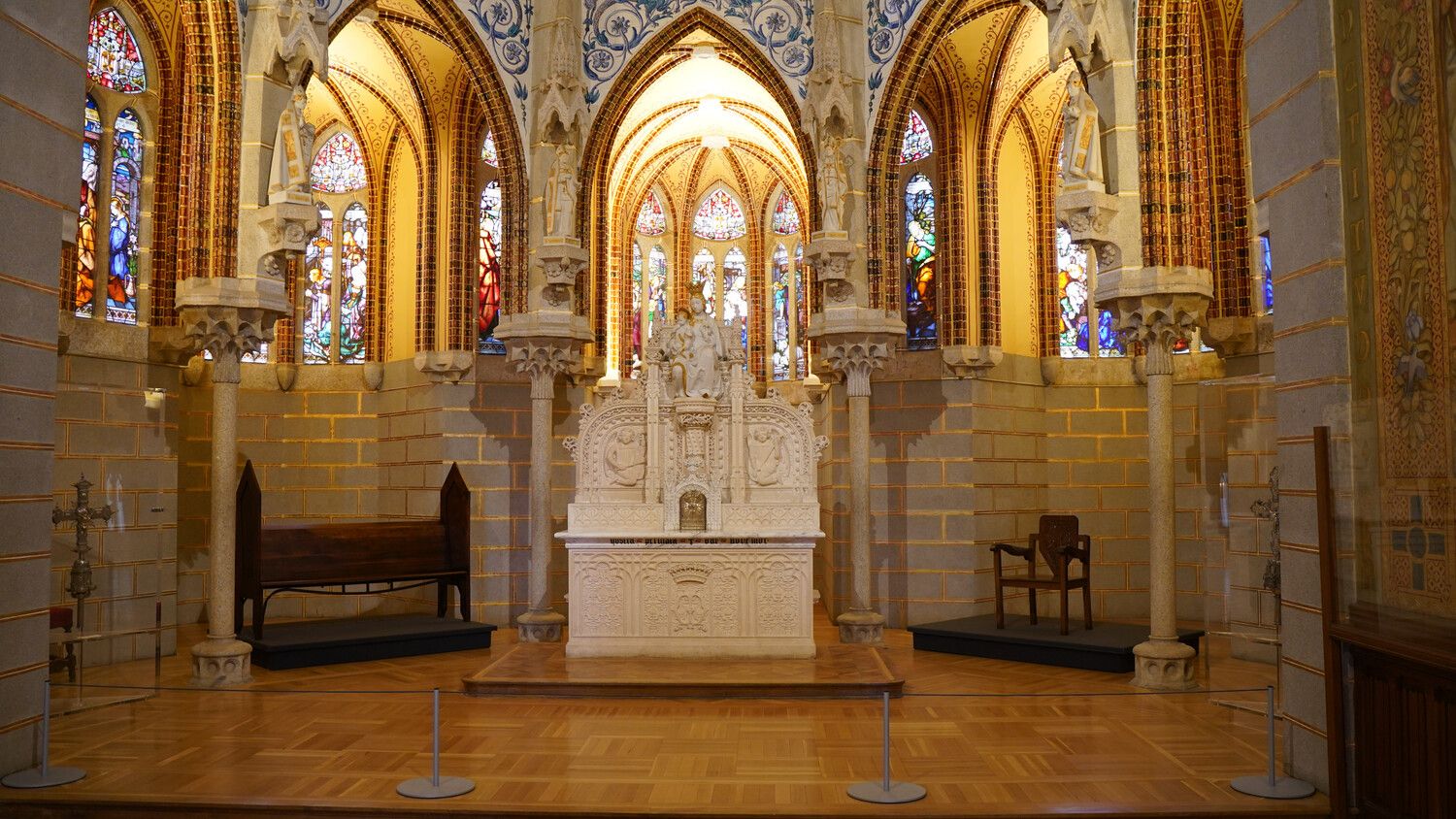 Capilla del Palacio Episcopal de Astorga, diseñado por Antoni Gaudí | ICAL