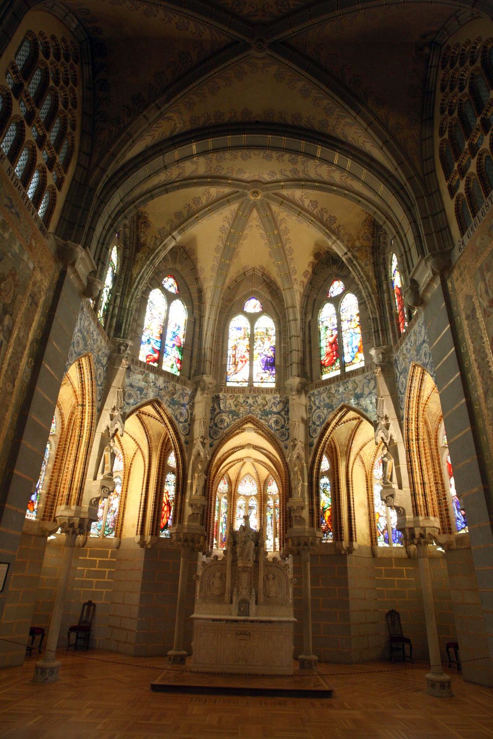 Altar Mayor en la capilla del Palacio Episcopal de Astorga, diseñado por Antoni Gaudí | Miriam Chacón / ICAL . 