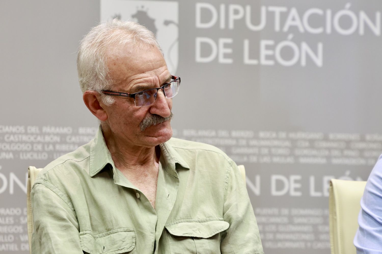 Urbano Seco, alcalde de Gordoncillo, en la presentación de la séptima edición de la iniciativa ‘Bajo tierra. Artes de los mínimo' | Carlos S. Campillo / ICAL