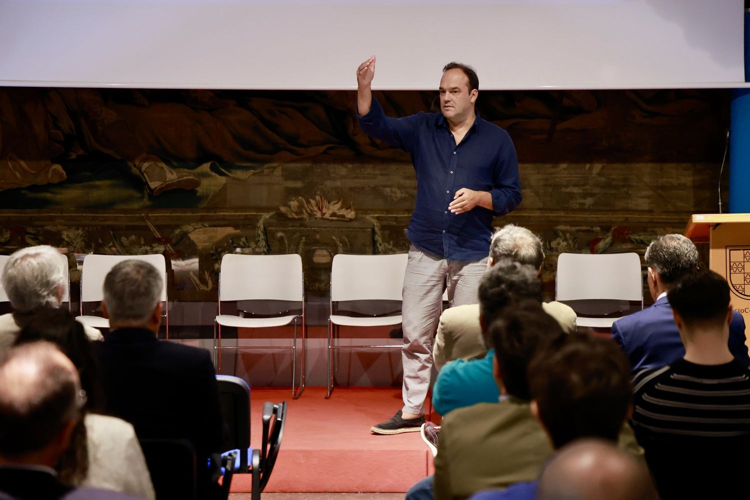 El economista José Carlos Diez imparte la conferencia ‘León en la era de la inteligencia artificial’, organizada por el Círculo Empresarial Leonés | Carlos S. Campillo / ICAL El economista José Carlos Diez imparte la conferencia ‘León en la era de la inteligencia artificial’, organizada por el Círculo Empresarial Leonés | Carlos S. Campillo / ICAL