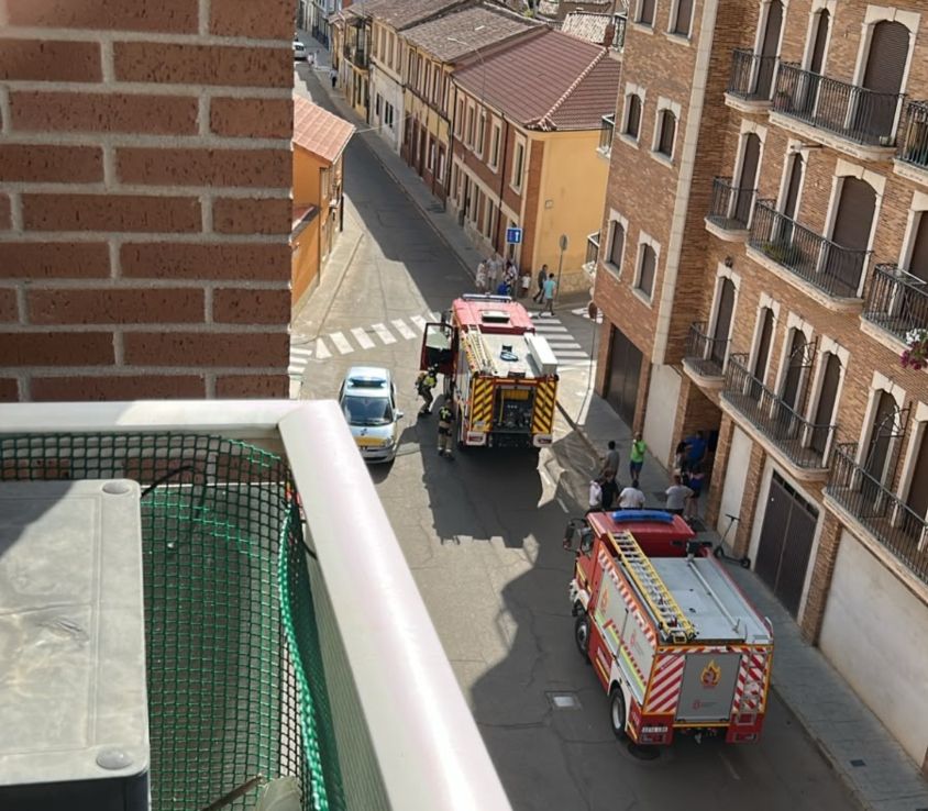 Imagen de la intervención de los Bomberos de la Diputación de León en el incendio de Valencia de Don Juan | Cedida a InfoLeón Imagen de la intervención de los Bomberos de la Diputación de León en el incendio de Valencia de Don Juan | Cedida a InfoLeón