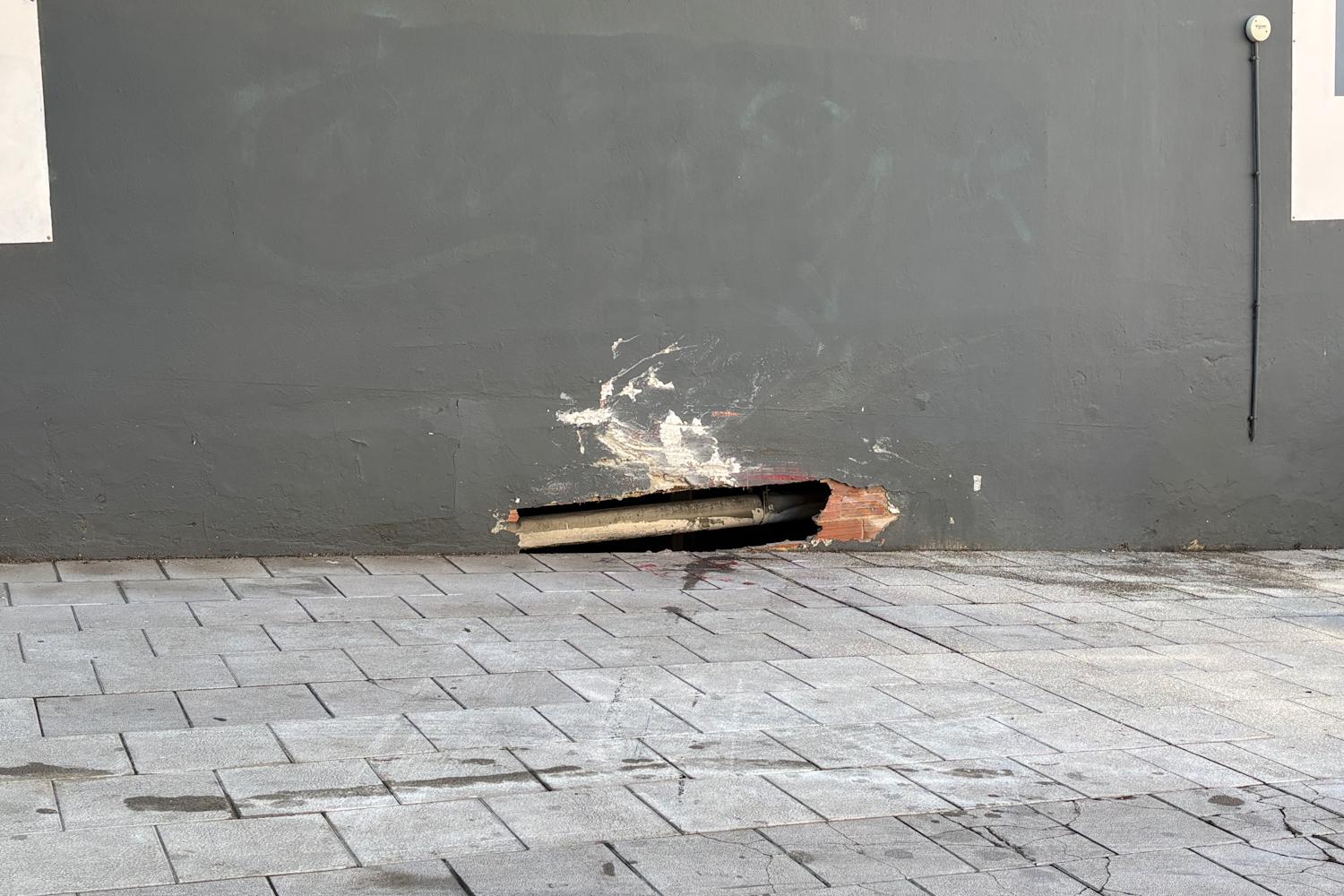 Dos jovenes heridos tras chocar contra un muro en la calle campanillas de León (1) Dos jovenes heridos tras chocar contra un muro en la calle campanillas de León (1)