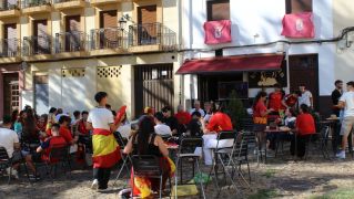 El centro de León se llena pese a no contar con pantalla gigante | José Martín