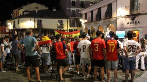 Miles de leoneses toman las calles para festejar el segundo Mundial de España | José Martín Miles de leoneses toman las calles para festejar el segundo Mundial de España | José Martín