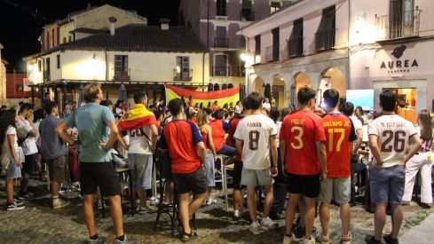 Miles de leoneses toman las calles para festejar el segundo Mundial de España | José Martín Miles de leoneses toman las calles para festejar el segundo Mundial de España | José Martín