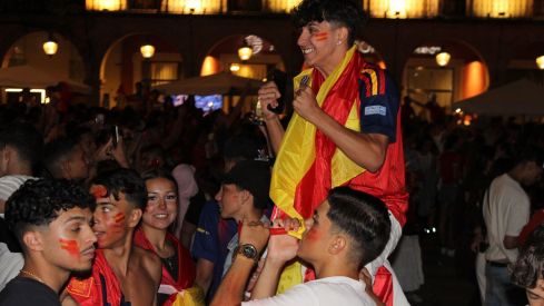 Miles de leoneses toman las calles para festejar el segundo Mundial de España | José Martín Miles de leoneses toman las calles para festejar el segundo Mundial de España | José Martín