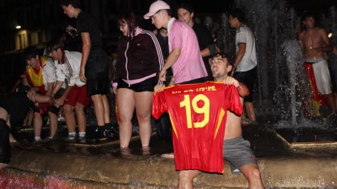 Miles de leoneses toman las calles para festejar el segundo Mundial de España | José Martín Miles de leoneses toman las calles para festejar el segundo Mundial de España | José Martín