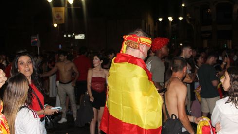 Miles de leoneses toman las calles para festejar el segundo Mundial de España | José Martín Miles de leoneses toman las calles para festejar el segundo Mundial de España | José Martín