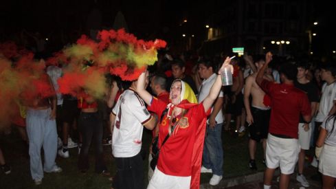 Miles de leoneses toman las calles para festejar el segundo Mundial de España | José Martín Miles de leoneses toman las calles para festejar el segundo Mundial de España | José Martín