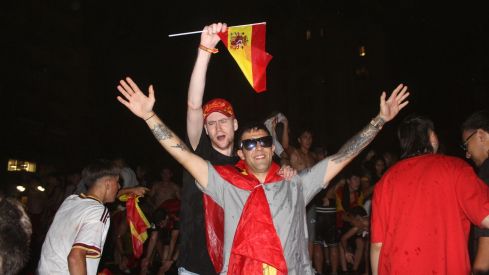 Miles de leoneses toman las calles para festejar el segundo Mundial de España | José Martín Miles de leoneses toman las calles para festejar el segundo Mundial de España | José Martín